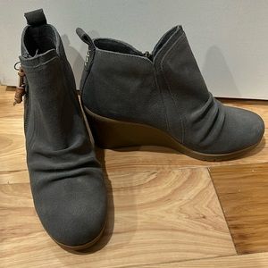 Sperry ankle bootie with heel